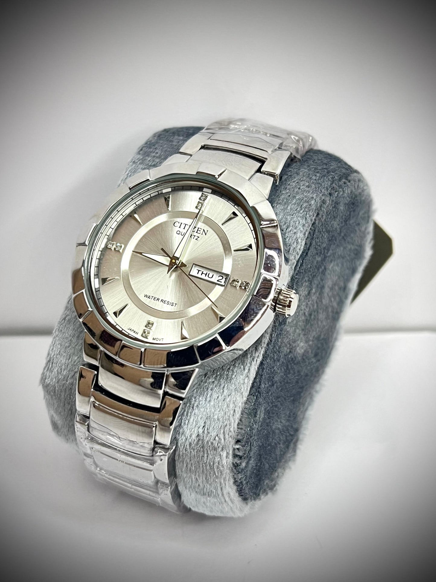 Citizen Silver Chain Watch With Light Grey Dial And Day Date