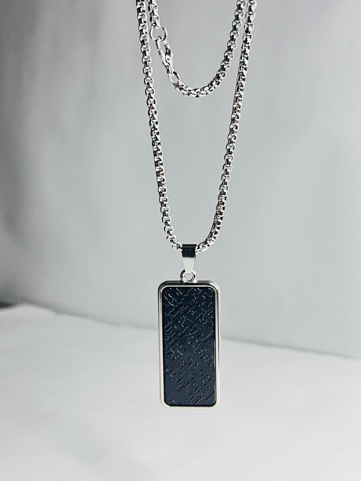 New Trending Locket Silver And Black